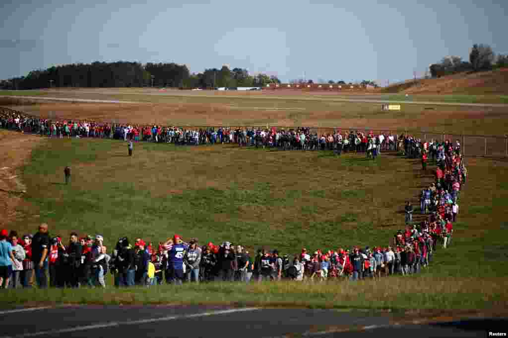 Supporters wait for U.S. President Donald Trump&#39;s campaign rally at Hickory Regional Airport in Hickory, North Carolina, Nov. 1, 2020.