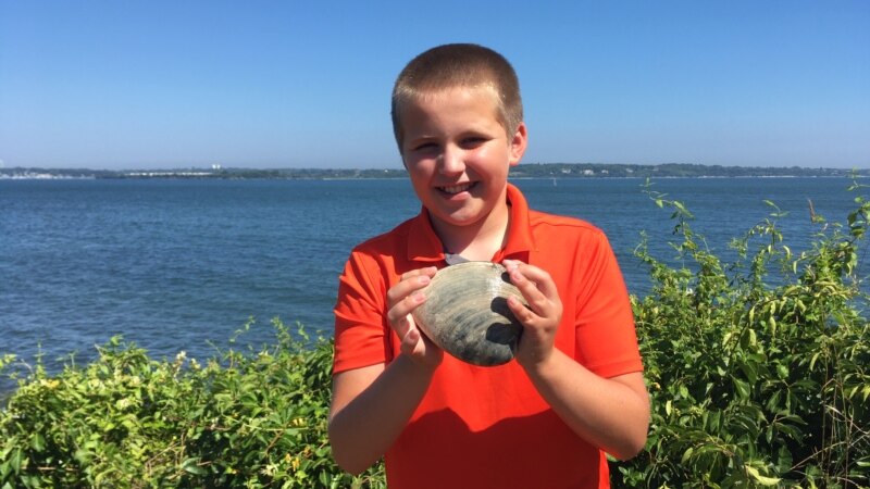 Boy From State of Rhode Island Finds Record-sized Clam