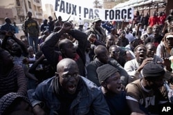 Une vue des manifestations à Dakar, le 27 janvier 2012