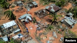 Imagem de drone de casas e edifícios destruídos na sequência do ciclone Chido, em Pemba