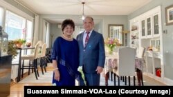 ດຣ. ຢັງ ດາວ ແລະພັນລະຍາຢູ່ໃນເຮືອນຂອງເພິ່ນ ໃນເມືອງມີເນອາໂປລີສ, ລັດເມນີໂຊຕາ