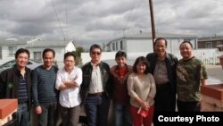 Blogger Phạm Đoan Trang và các bạn. Ảnh chụp ở San Diego, California