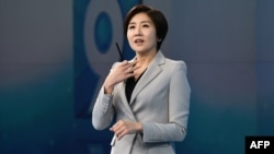 La présentatrice Lee So-jeong lors d'une répétition du journal télévisé à KBS, la chaine nationale, à Séoul, Corée du Sud, le 6 février 2020.
