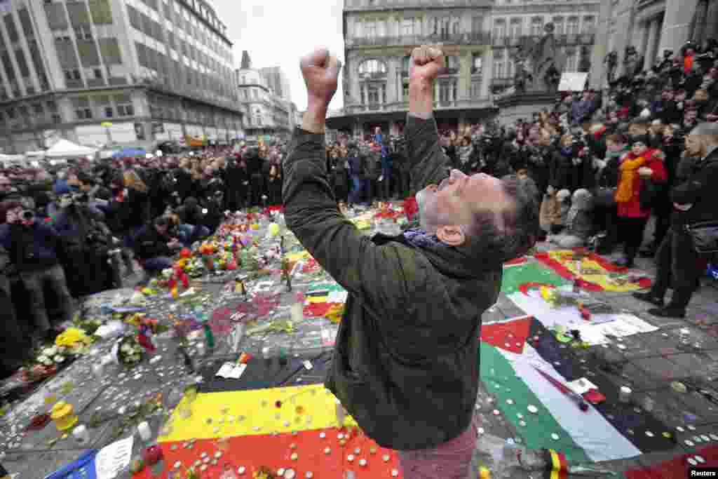 A man reacts at a street memorial following Tuesday&#39;s bomb attacks in Brussels, Belgium.