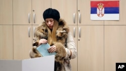 Arhiva - Glasanje na izborima za Skupštinu grada Beograda, u Beogradu, 4. marta 2018.