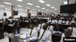 Foto sa a montre yon pati nan asanble senatè ayisyen yo.