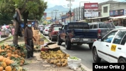 La economía informal sigue en aumento en Honduras ante falta de trabajo depués de la pandemia. Foto Oscar Ortiz, VOA.