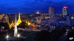 ရန်ကုန်မြို့ ညမြင်ကွင်း။ 