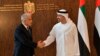 Menlu Israel Yair Lapid berjabat tangan dengan Menlu UEA Sheikh Abdullah bin Zayed al-Nahyan di Abu Dhabi, Uni Emirat Arab hari Selasa (29/6). 