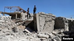 叙利亚城镇巴斯拉哈利在冲突中摧毁的建筑 - 资料照片