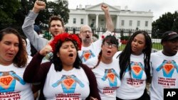 Actualmente DACA protege de la deportación a unos788,000 jóvenes indocumentados que fueron traídos a Estados Unidos siendo niños por sus padres.