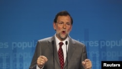 Thủ tướng Tây Ban Nha Mariano Rajoy cảnh báo rằng chính phủ ông sẽ không thể chịu đựng nổi lãi suất cao lâu hơn