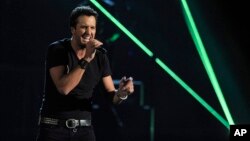 Luke Bryan se llevó el premio como “Mejor artista del año” en la entrega de los Premios de la Academia de la Música Country, en Las Vegas. n Las Vegas.
