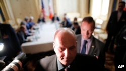 Security personnel guide reporters from a room where U.S. Secretary of State John Kerry meets Iranian Foreign Minister Mohammad Javad Zarif, Vienna, Austria, July 1, 2015.