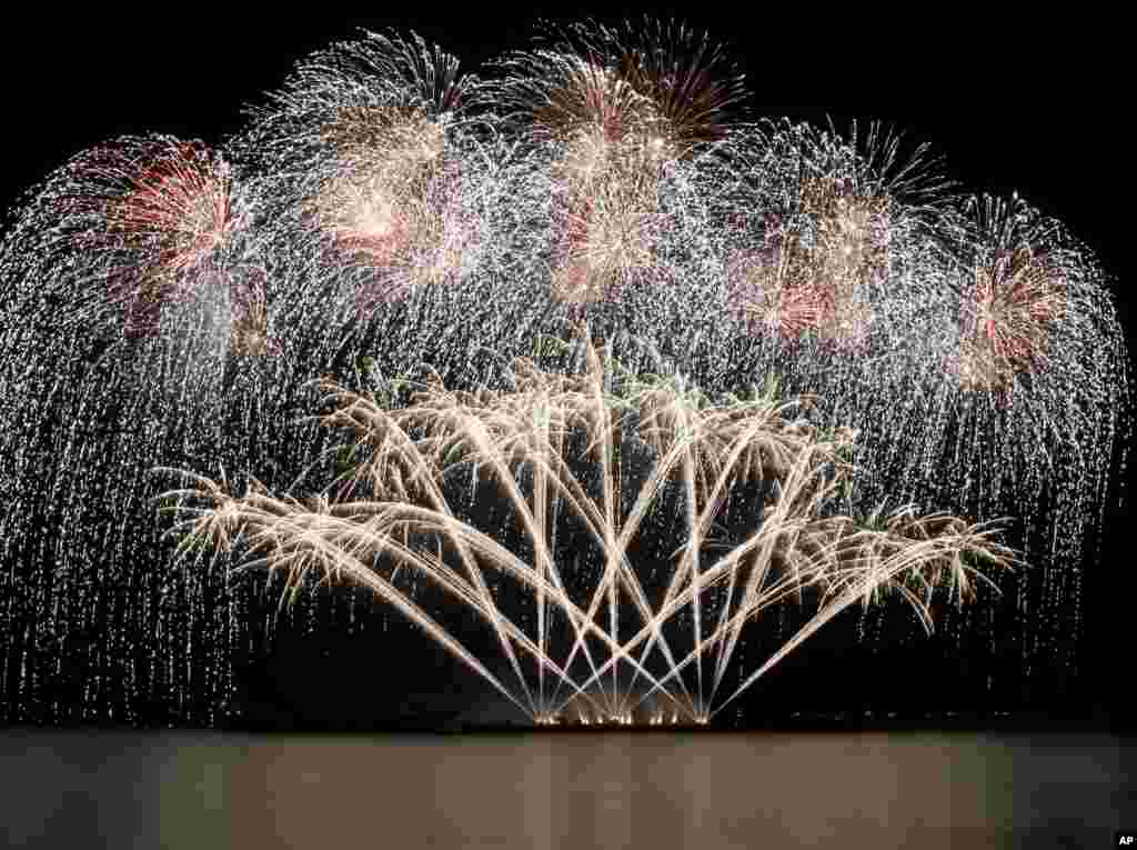 Fireworks from Italy light up the sky during the 6th International Pyro musical competition at the Mall of Asia shopping complex in suburban Pasay city, outside Manila, the Philippines.