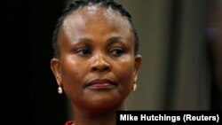 La patronne de l'agence anti-corruption d'Afrique du Sud, Busisiwe Mkhwebane, lors d'un briefing au Parlement au Cap, Afrique du Sud, le 19 octobre 2016. REUTERS/Mike Hutchings