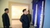 김정은(가운데) 북한 국무위원장이 집권 후 설립한 국가우주개발국 위성관제종합지휘소를 방문하고 있다. 조선중앙통신이 지난 2015년 5월 보도한 장면. (자료사진)