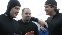 A competitor with a bleeding finger in the Four-Man Bobsleigh World Cup in 2007