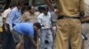 Một nghi can bị thẩm vấn về vụ đánh bom Mumbai chết trong lúc bị giam