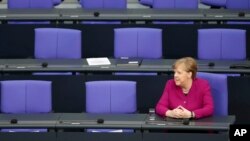 La chancelière allemande Angela Merkel au Bundestag à Berlin, le 23 avril 2020. (Photo AP)