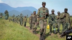 Congolese army soldiers on a reconnaissance mission near Kibumba Hill, around 25km from the provincial capital Goma, in eastern Congo Sunday, Oct. 27, 2013. (AP Photo/Joseph Kay)