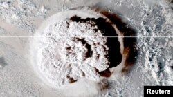 太平洋岛国汤加海底火山爆发，触发环太平洋地带的海啸警报（2022年1月15日）