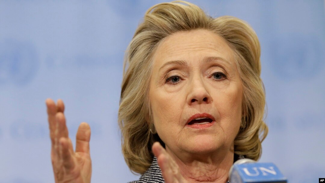 Bà Hillary Rodham Clinton nói chuyện với các phóng viên tại Trụ sở LHQ ở New York, ngày 10/3/2015. 