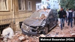 Ledakan bom di luar markas besar polisi di Diyarbakir, Turki, 4 November 2016.