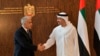 Menteri Luar Negeri Israel Yair Lapid berjabat tangan dengan Menteri Luar Negeri Uni Emirat Arab Sheikh Abdullah bin Zayed al-Nahyan di Abu Dhabi, Uni Emirat Arab, Selasa, 29 Juni 2021. (Shlomi Amsalem/Government Press Office via AP)