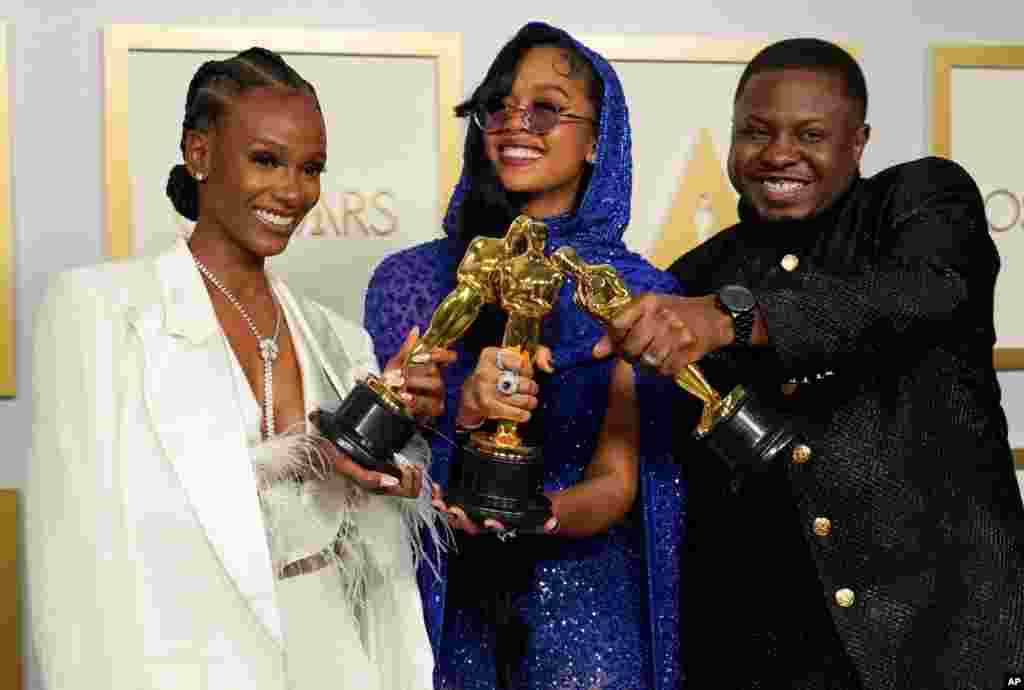 Tiara Thomas, from left, H.E.R. and Dernst Emile II, winners of the award for best original song for &quot;Fight For You&quot; from &quot;Judas and the Black Messiah,&quot; pose in the press room at the Oscars on Sunday, April 25, 2021, at Union Station in Los Angeles…