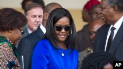 L'ancienne première dame du Zimbabwe Grace Mugabe assiste au salon de l'agriculture de Harare, au Zimbabwe, le 25 août 2017. Elle figure sur la liste des sanctions américaines depuis 2003. (AP Photo/Tsvangirayi Mukwazhi)