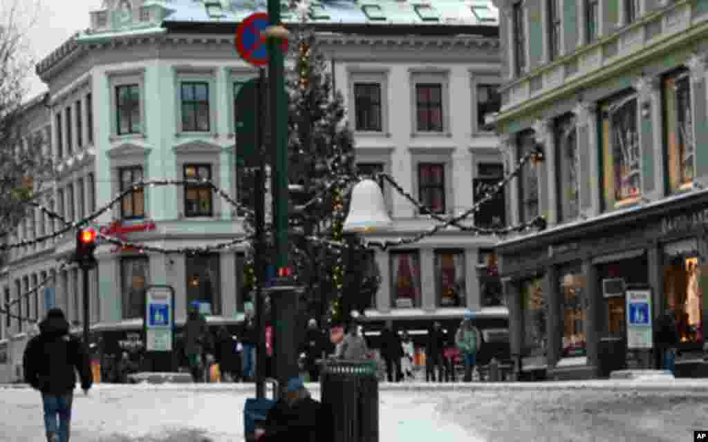 挪威是高度富裕国家，不过记者在寒冷的街头偶然可见乞讨者。