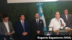 El presidente electo de Guatemala, Alejandro Giammatei, habla durante una conferencia de prensa en Ciudad de Guatemala el 12 de octubre, de 2019.