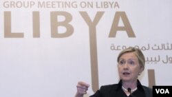 Clinton dijo que se avanza hacia una transición sin Gadhafi en Libia.
