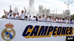 Los jugadores del Real Madrid celebran en la Plaza de Cibeles, una semana después de coronarse campeones de la Liga de España, el domingo 12 de mayo de 2024. 