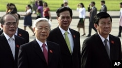Từ trái: Chủ tịch Quốc hội Nguyễn Sinh Hùng, Tổng bí thư Đảng Nguyễn Phú Trọng, Thủ tướng Nguyễn Tấn Dũng, và Chủ tịch nước Trương Tấn Sang 