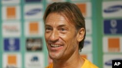 Hervé Renard, le 7 février 2015 en Guinée. (AP Photo/Sunday Alamba)