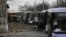 Những chiếc xe bus đổ về thị trấn Debaltseve, miền đông Ukraine, 6/2/15, để giúp thường dân di tản