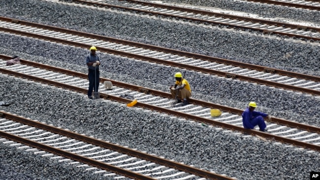 FILE - Kenyan laborers take a break as they work on the Nairobi-Mombasa railway, a Chinese project, near Nairobi on Nov. 23, 2016. The United States confirmed this week that it will take on its own infrastructure project in Zambia, the Democratic Republic of Congo and Angola.