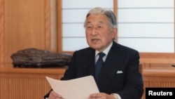 Kaisar Jepang Akihito berpidato di Istana Kekaisaran Jepang di Tokyo, 7 Agustus 2016. (Foto: dok).