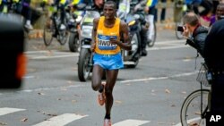 Stanley Biwott au marathon de New York, le 1er novembre 2015. (AP Photo/Craig Ruttle)