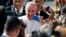 El papa dijo que mensaje que dará en la próxima Jornada de las Comunicaciones Sociales 2018 de la Iglesia Católica será “La verdad os hará libres. Noticias falsas y periodismo de paz”.
