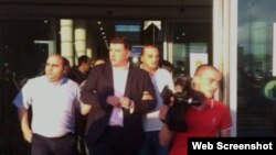 გიგი უგულავას კიევში გაფრენის უფლება არ მისცეს და დააკავეს