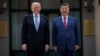 唐纳德·特朗普总统在北京中南海花园参观期间，与中国国家主席习近平合影留念。(2026年5月15日)