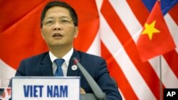 Vietnamese Trade Minister Tran Tuan Anh speaks during a press conference about the Trans-Pacific Partnership (TPP) held on the sidelines of the Asia-Pacific Economic Cooperation (APEC) Summit in Danang, Vietnam, Nov. 11, 2017.