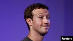 Pendiri dan CEO Facebook, Mark Zuckerberg, dalam KTT Internet.org di New Delhi, Oktober 2014. (Reuters/Adnan Abidi)