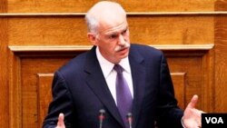 PM George Papandreou menyerukan referendum untuk mengubah konstitusi Yunani.