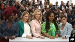 Miembros del Jurado del 71 Festival de Cannes en Francia posan para los fotógrafos. De izquierda a derecha, Khadja Nin, Lea Seydoux, Cate Blanchett, Ava DuVernay y Kristen Stewart. Mayo 8, 2018. (Photo by Vianney Le Caer/Invision/AP)