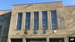 북한 평양의 스웨덴 대사관 건물. 영국과 독일, 프랑스 대사관도 같은 건물을 쓰고 있다.