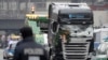 베를린 트럭 돌진 수십명 사상...독일 총리 "테러 추정"